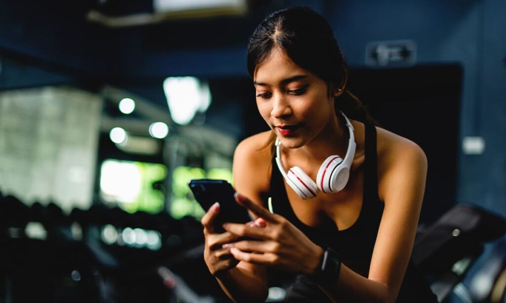 4 best headphones to use at the gym 2 4 best headphones to use at the gym | 4 best headphones to use at the gym3