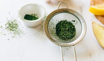 El poder del ajo: cómo usarlo como antibiótico natural respaldado por la ciencia