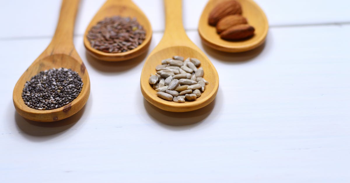 Semillas de chía y linaza antes de dormir para mejorar la circulación en piernas y pies