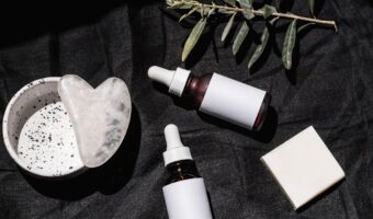 Descubre el poder rejuvenecedor del clavo de olor: Cómo preparar una infusión nocturna para transformar tu piel