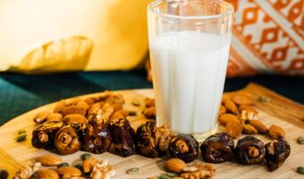 Bebida Nocturna para Fortalecer los Huesos: Ritual Simple y Natural para tu Bienestar