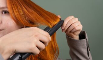 Cómo alisar el cabello de forma natural con el método japonés de banana