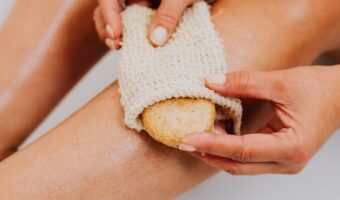 ¿Funciona la Mezcla de Sal y Pasta de Dientes para Embellecer tus Manos? Todo sobre este Truco Casero Popular