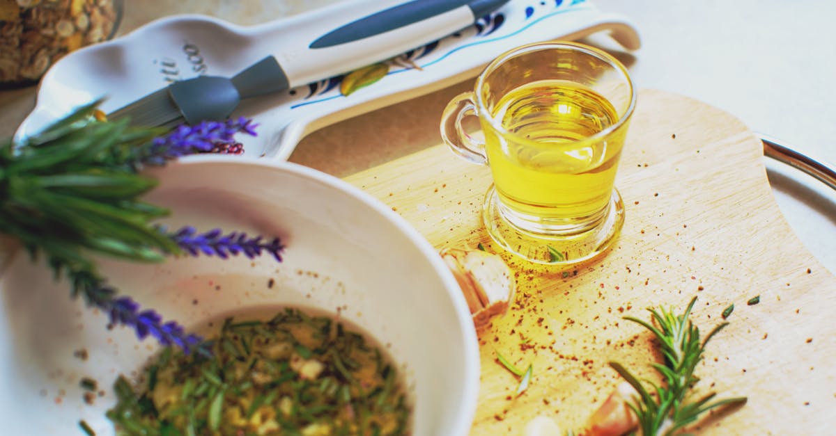 Cómo Preparar una Infusión de Laurel, Romero y Aceite de Oliva: Un Truco Casero para Potenciar tu Cocina y Bienestar