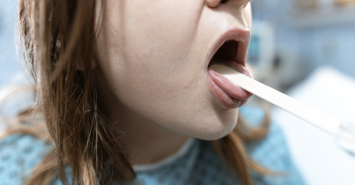 Cómo Identificar las Señales de Alerta del Hígado: 12 Síntomas Clave a Tener en Cuenta