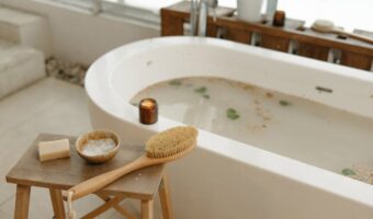 Cómo Usar la Sal de Epsom en Tu Rutina Nocturna para Mejorar el Bienestar Diario