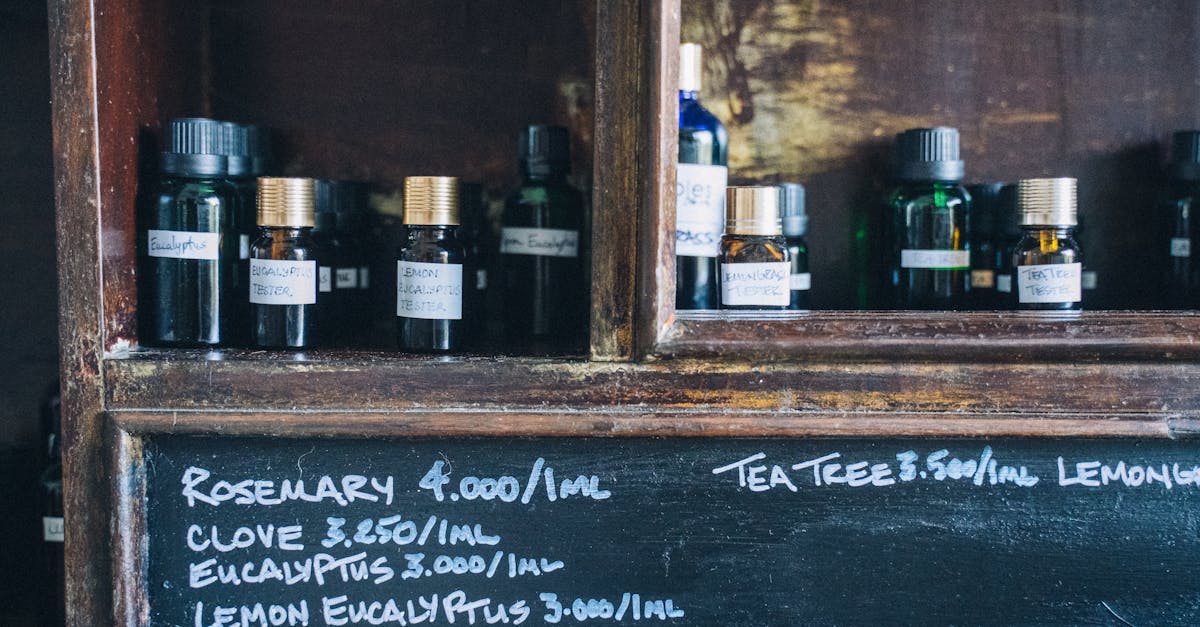 Cómo hacer aceite natural de romero y clavo para cejas y pestañas más fuertes en una semana