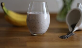 8 alimentos esenciales para fortalecer las piernas después de los 60 años