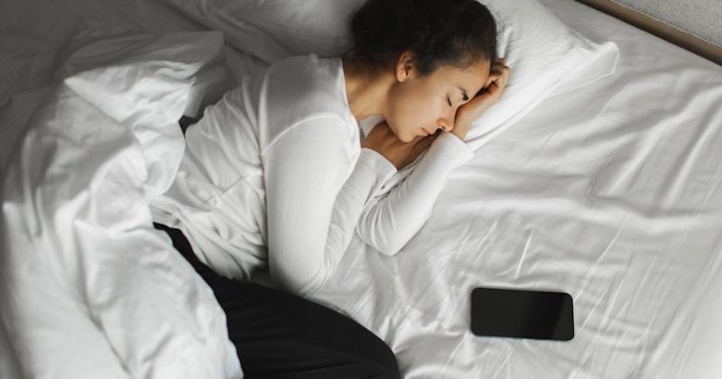 How to fall asleep fast: 8 methods that actually work